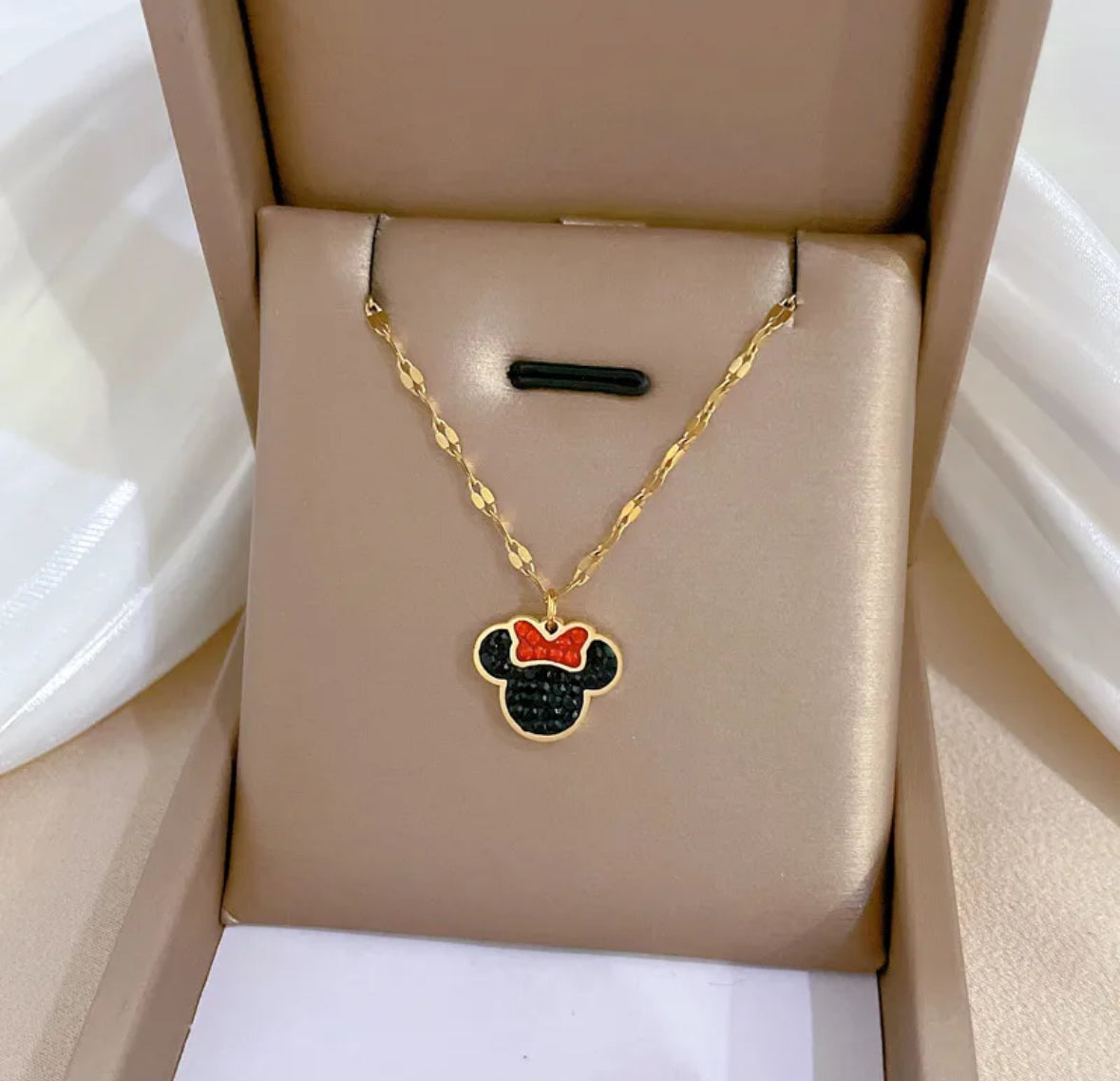 Silhouette Amoris Necklace