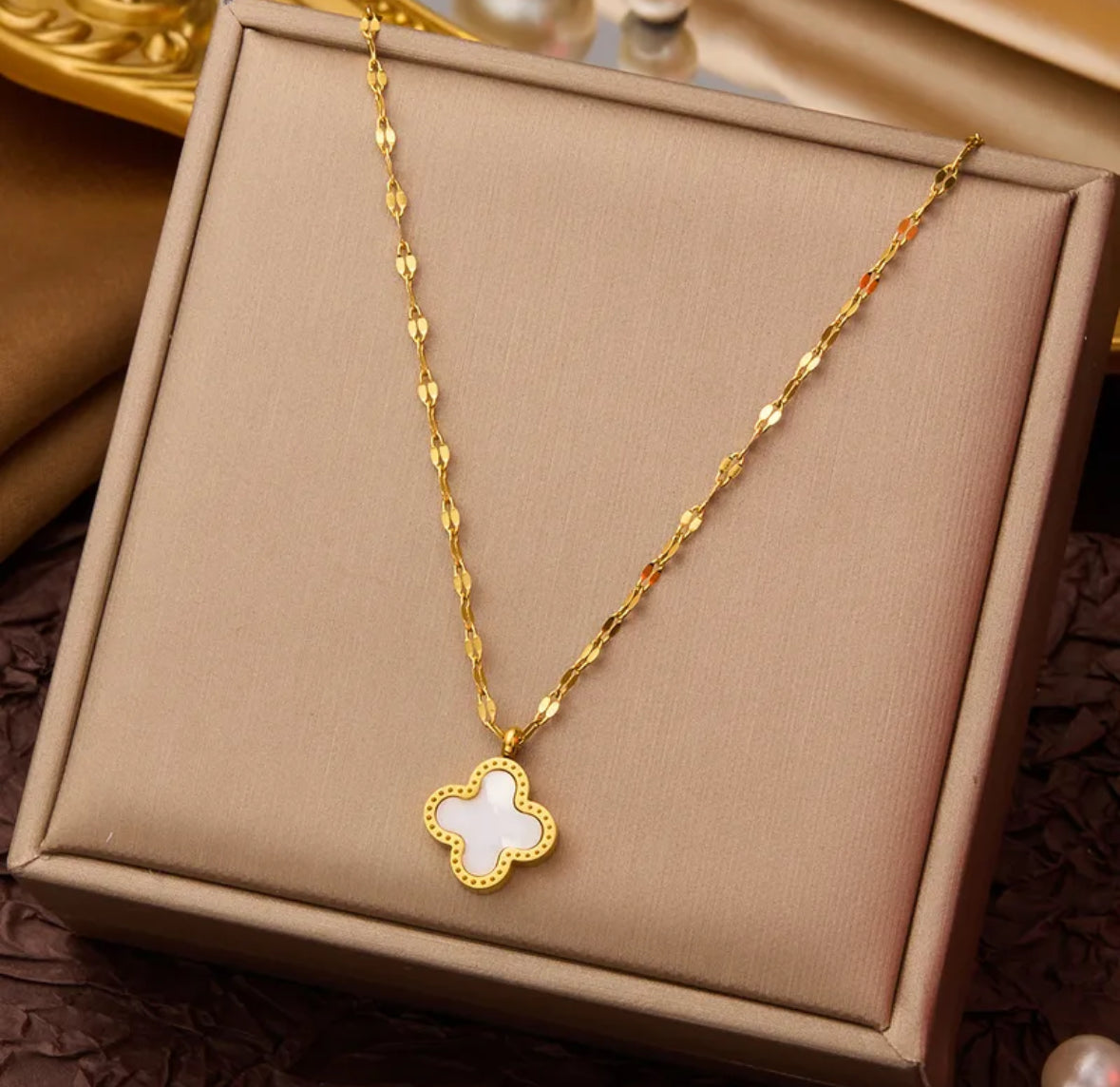 Quadrifolium Aurea Necklace