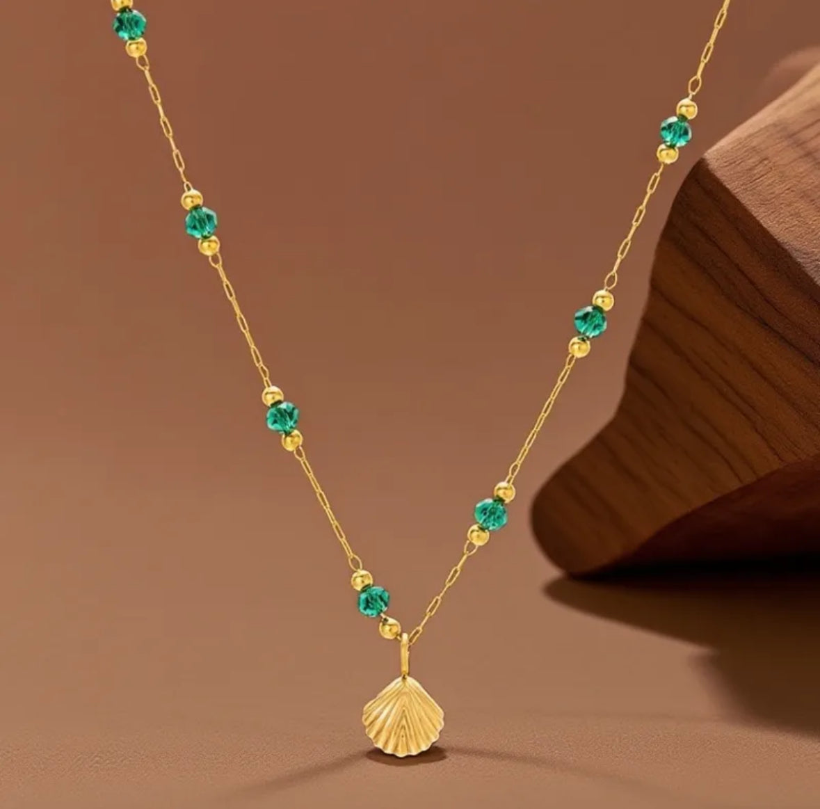 Concha Viridis Aurea Necklace